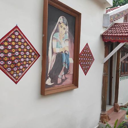 Shyam Home Stay ภุช ภายนอก รูปภาพ