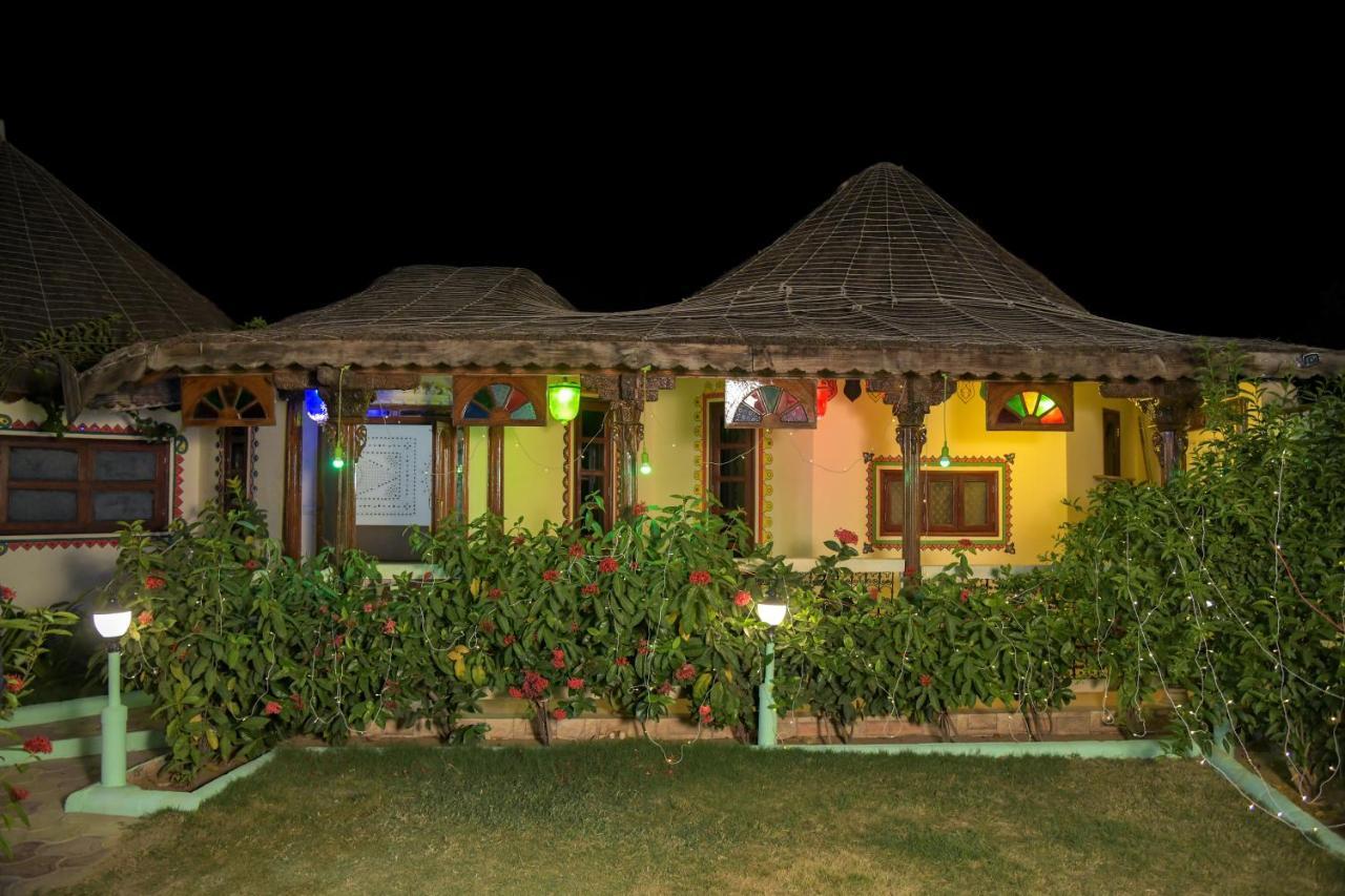 Shyam Home Stay ภุช ภายนอก รูปภาพ