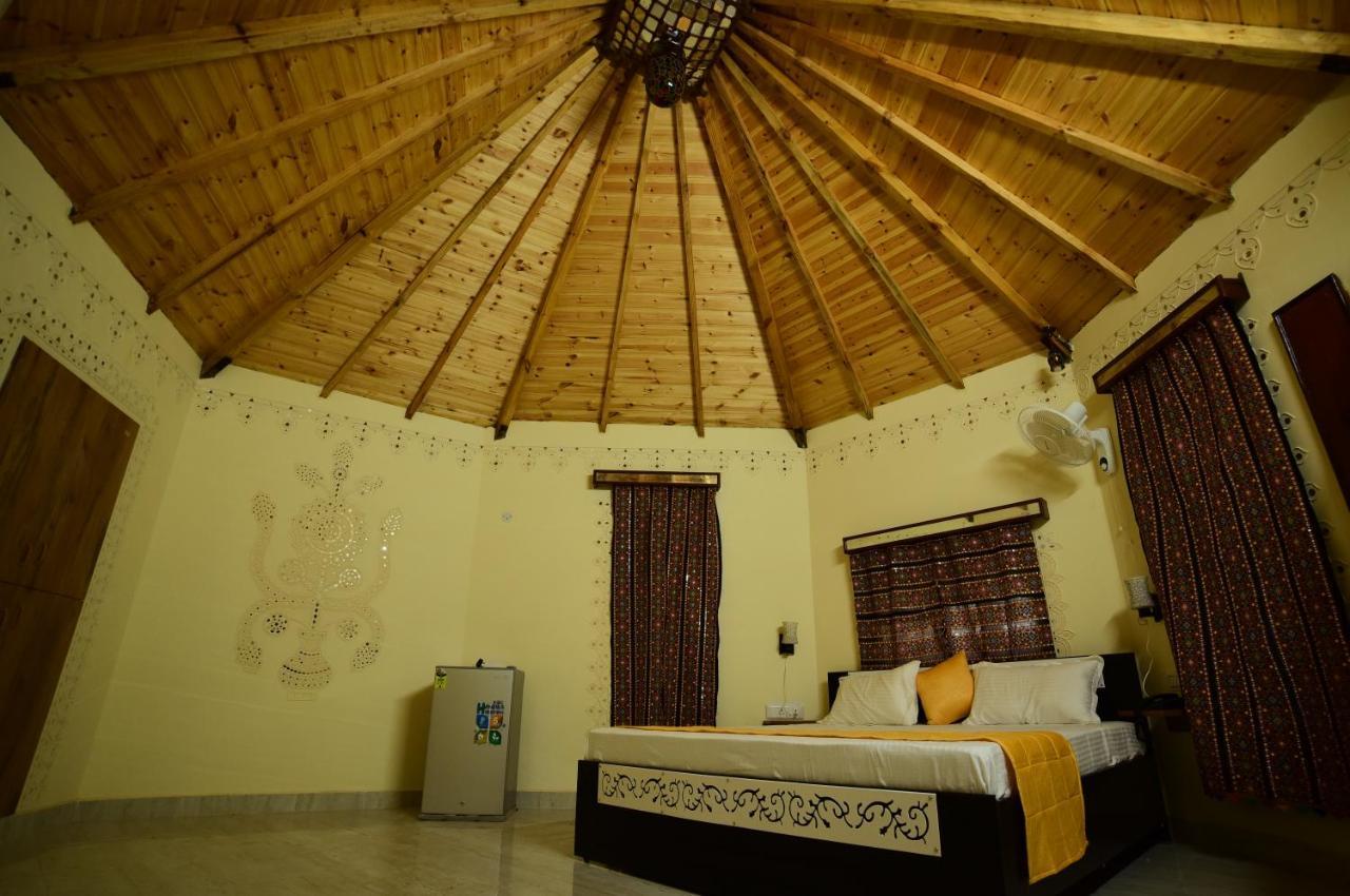 Shyam Home Stay ภุช ภายนอก รูปภาพ