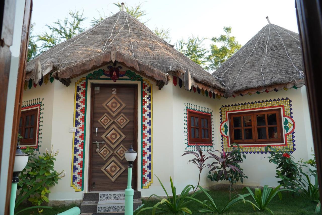 Shyam Home Stay ภุช ภายนอก รูปภาพ