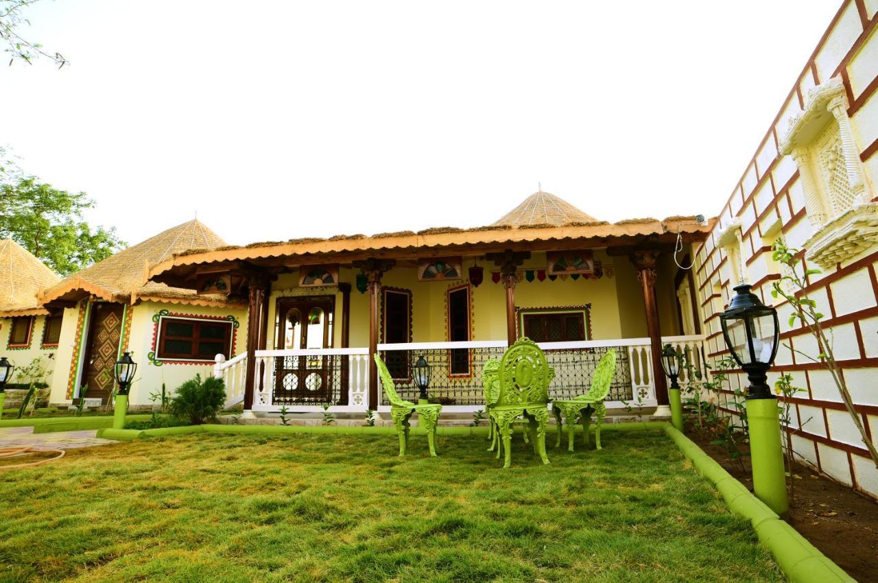 Shyam Home Stay ภุช ภายนอก รูปภาพ