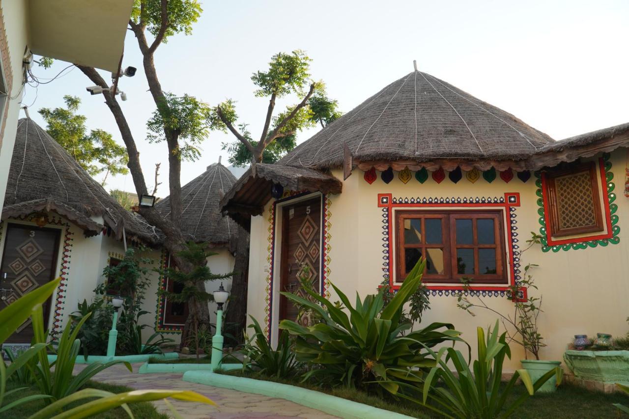 Shyam Home Stay ภุช ภายนอก รูปภาพ