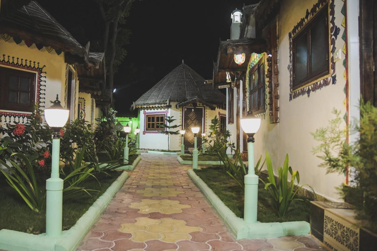 Shyam Home Stay ภุช ภายนอก รูปภาพ