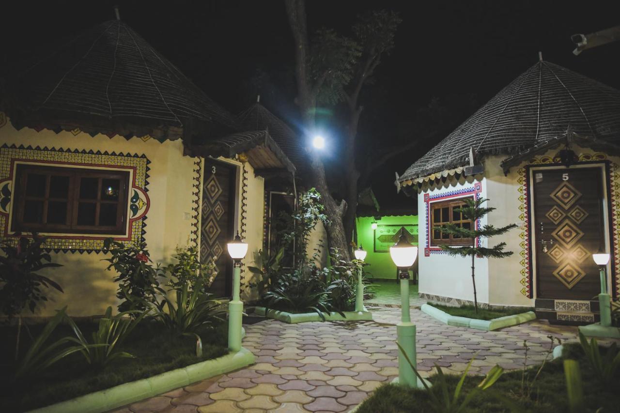 Shyam Home Stay ภุช ภายนอก รูปภาพ