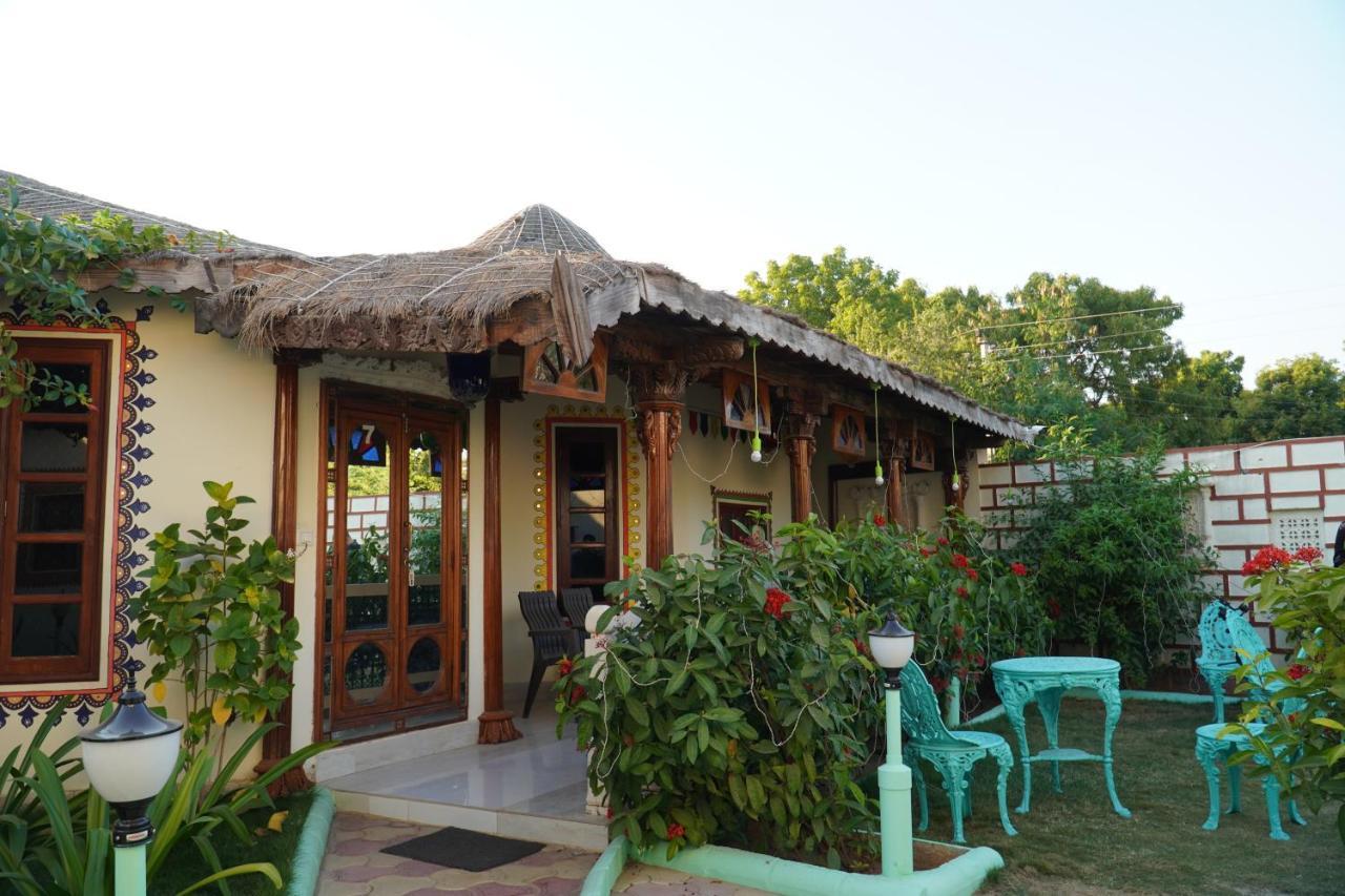 Shyam Home Stay ภุช ภายนอก รูปภาพ