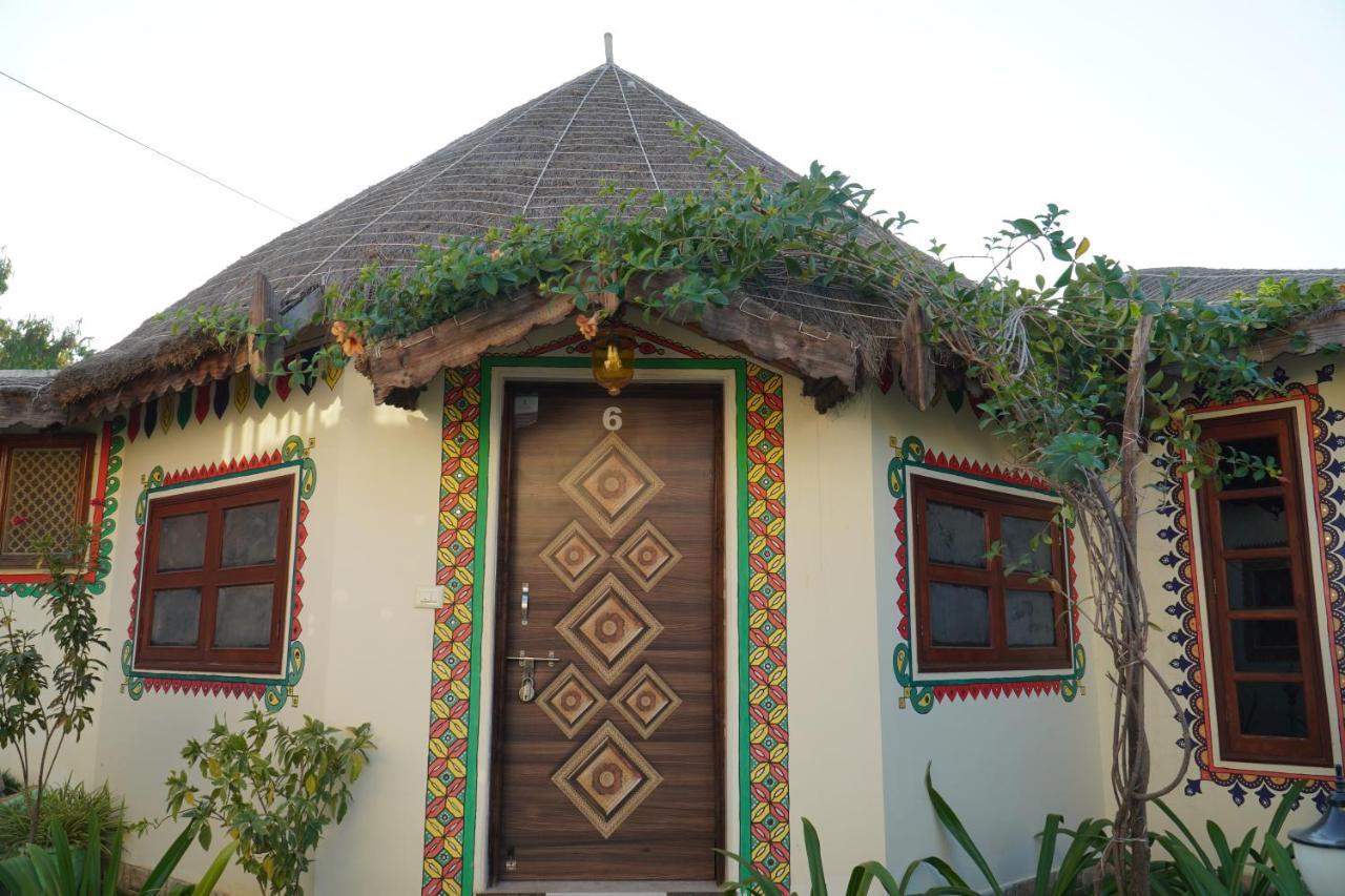 Shyam Home Stay ภุช ภายนอก รูปภาพ