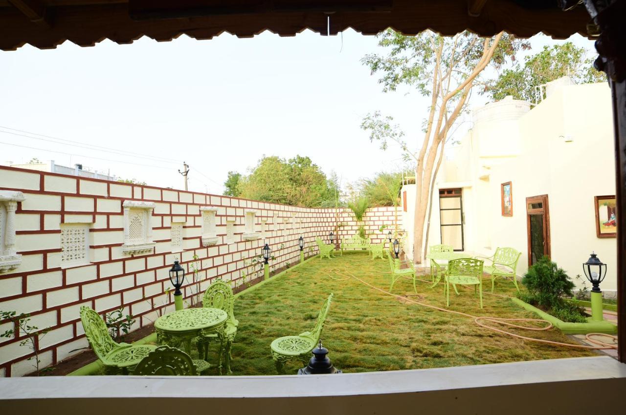 Shyam Home Stay ภุช ภายนอก รูปภาพ