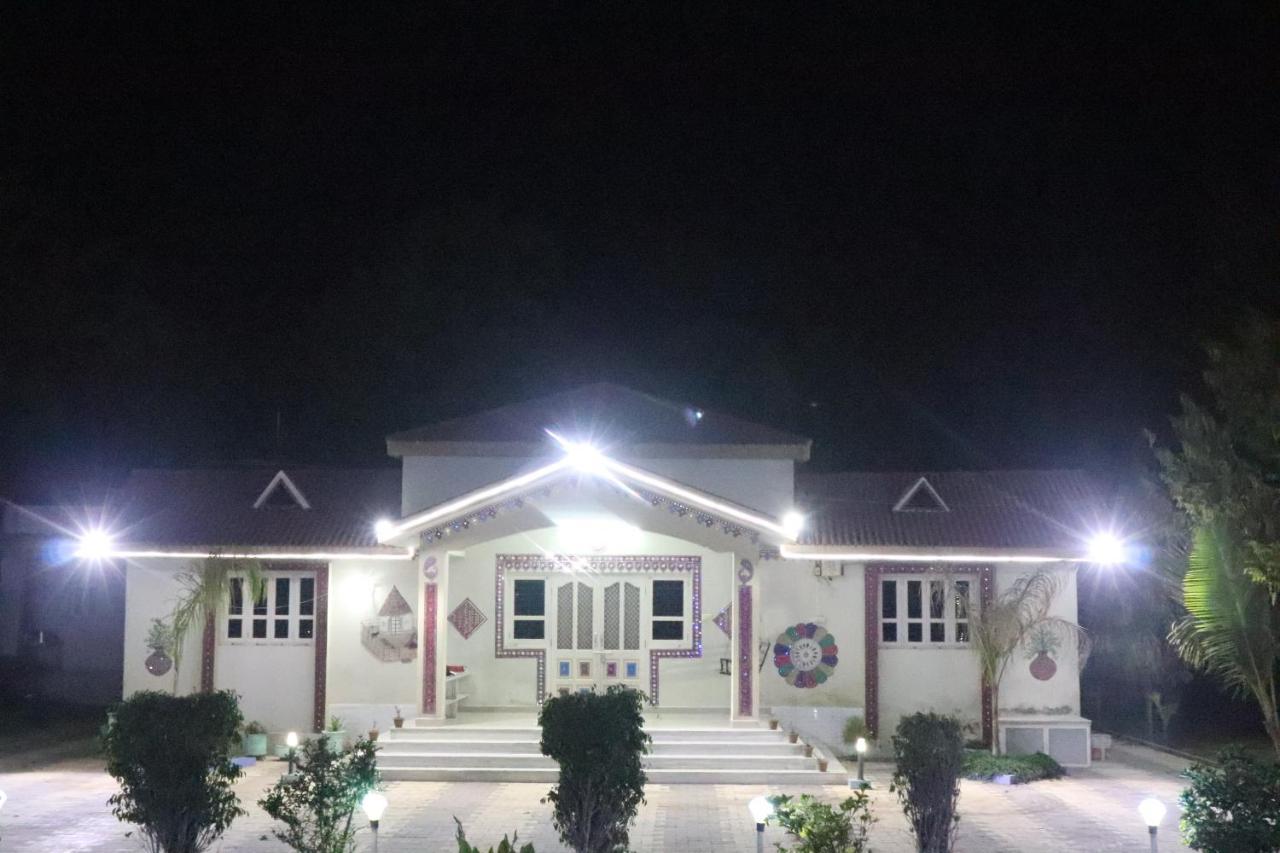 Shyam Home Stay ภุช ภายนอก รูปภาพ
