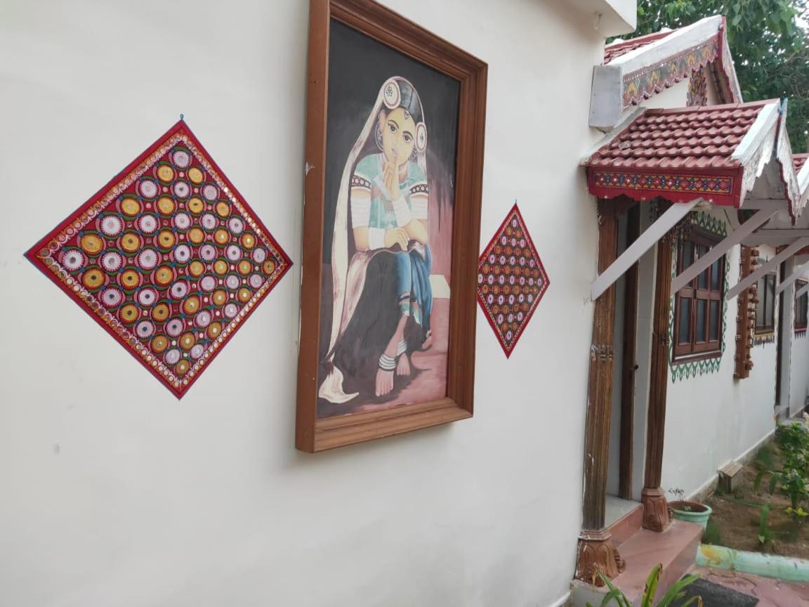Shyam Home Stay ภุช ภายนอก รูปภาพ