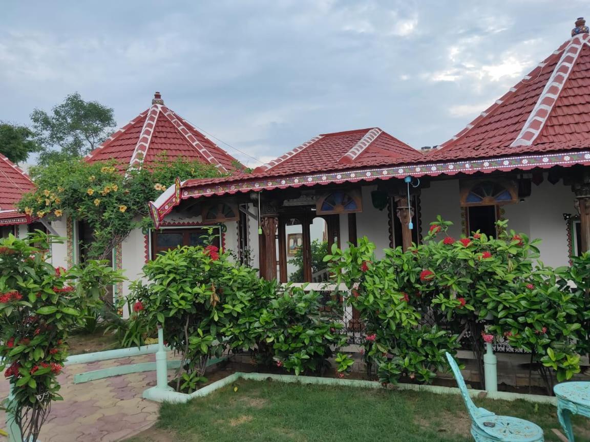 Shyam Home Stay ภุช ภายนอก รูปภาพ