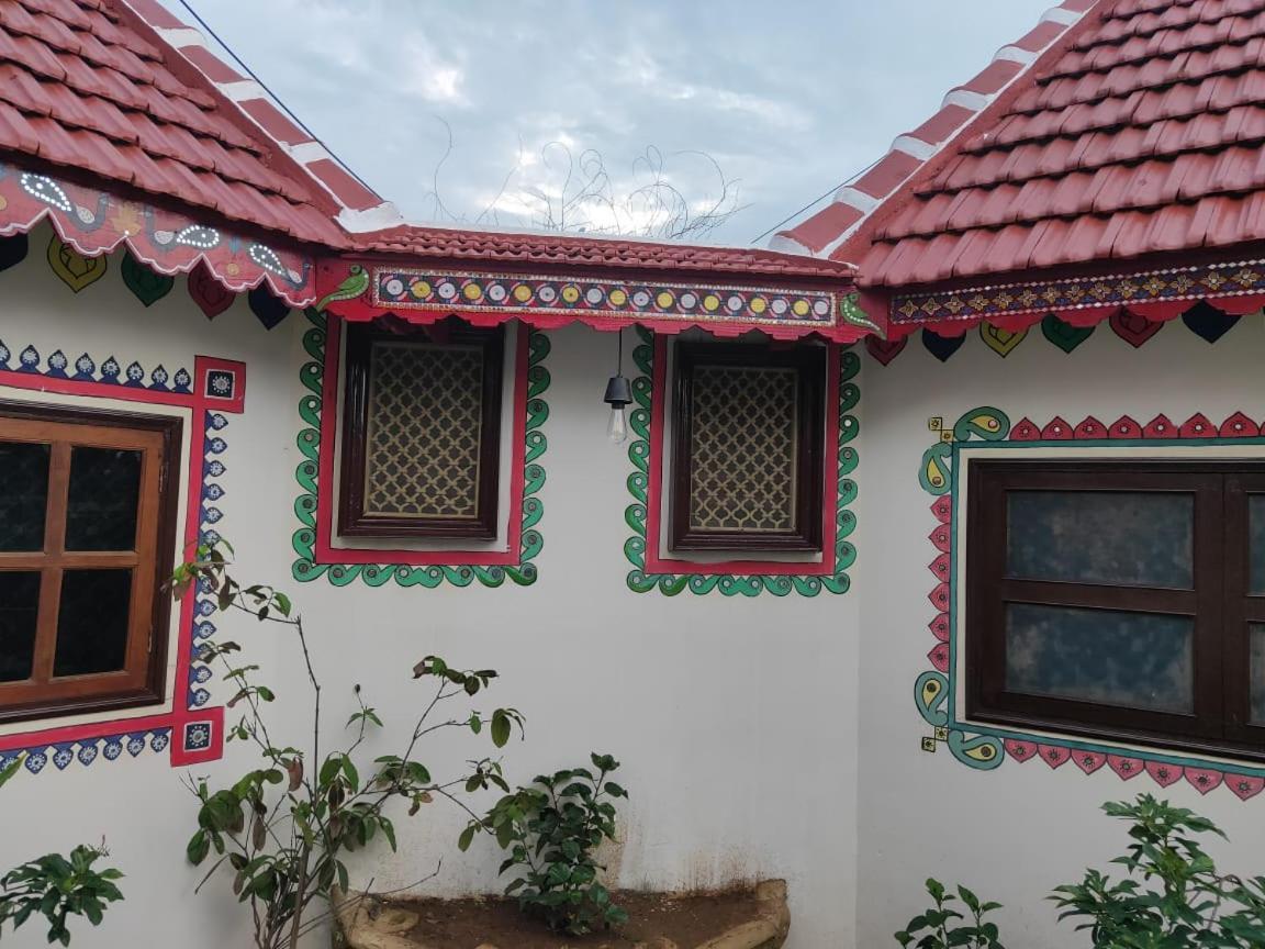 Shyam Home Stay ภุช ภายนอก รูปภาพ