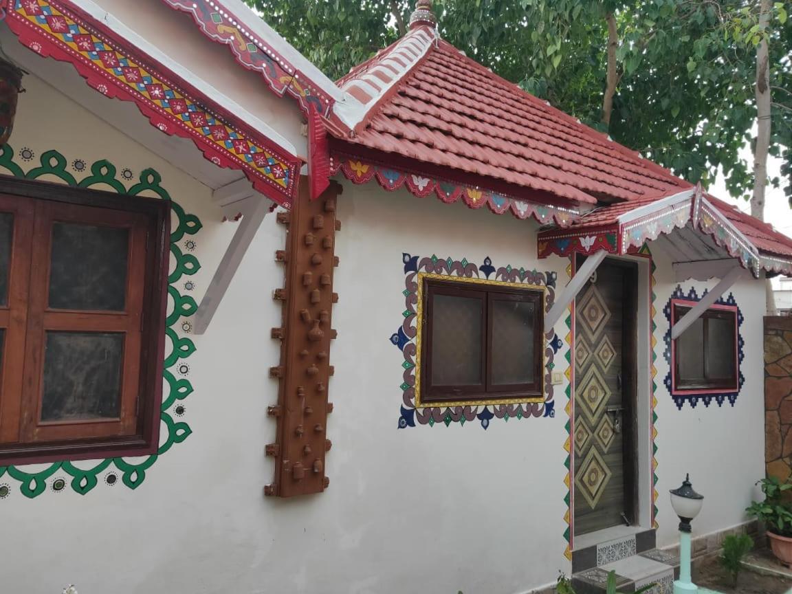 Shyam Home Stay ภุช ภายนอก รูปภาพ