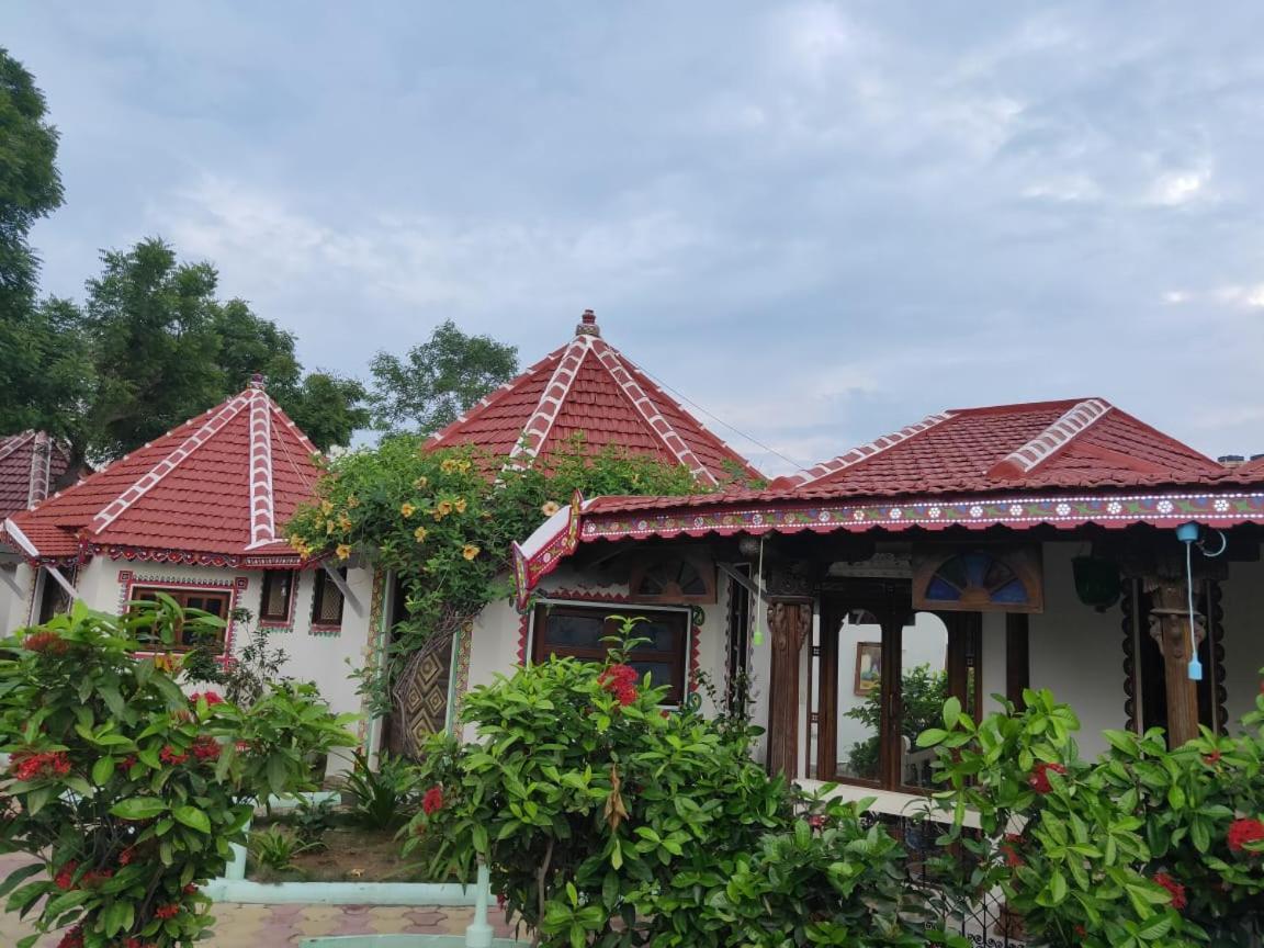 Shyam Home Stay ภุช ภายนอก รูปภาพ