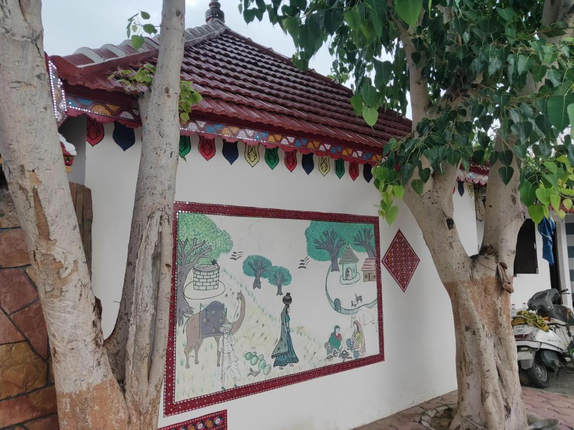 Shyam Home Stay ภุช ภายนอก รูปภาพ